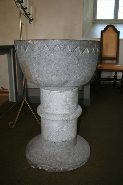 Fil:Torsnes kirke Døpefonten 2.jpg