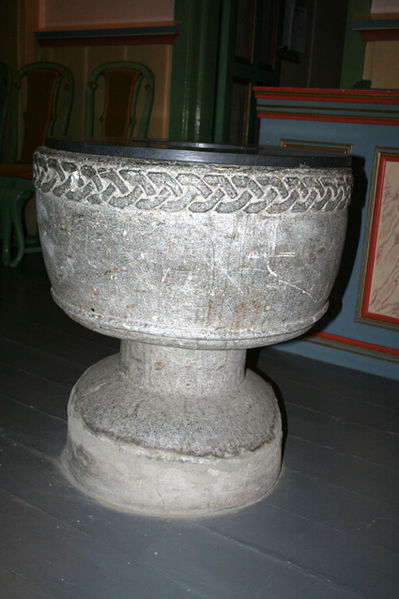 Fil:Trømborg kirke Døpefonten 2.jpg