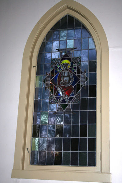 Fil:Trømborg kirke Vindu 1.jpg