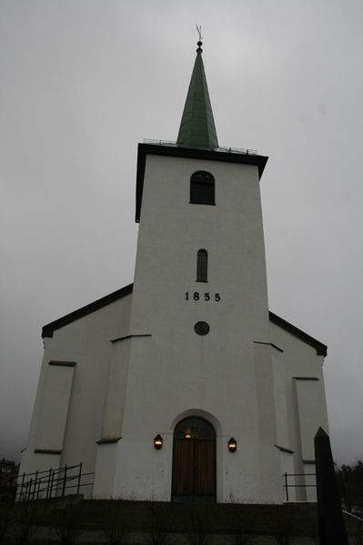 Fil:Tranby kirke Fasade 1.jpg