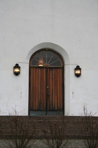 Fil:Tranby kirke Hovedinngang.jpg