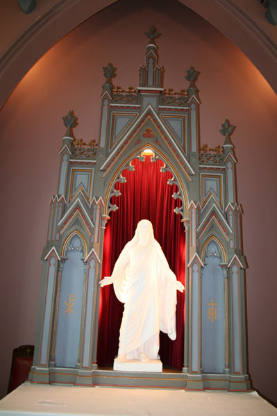 Fil:Tuft kirke Alterbildet2.jpg