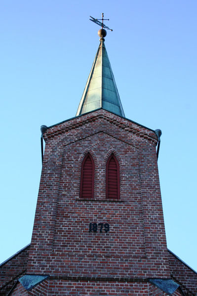 Fil:Tuft kirke Klokketårnet.jpg