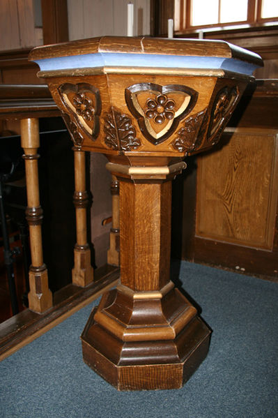 Fil:Tyristrand kirke Døpefonten1.jpg