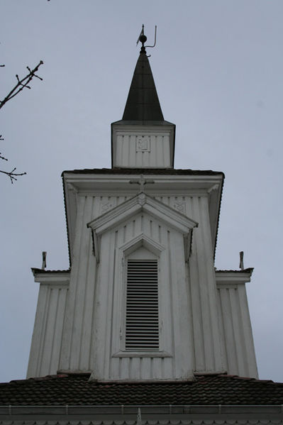 Fil:Tyristrand kirke Tårnet.jpg