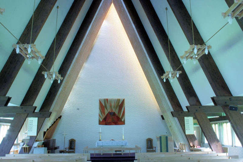 Fil:Tyssedal kyrkje, interiør mot nord, AMH 2008.jpg