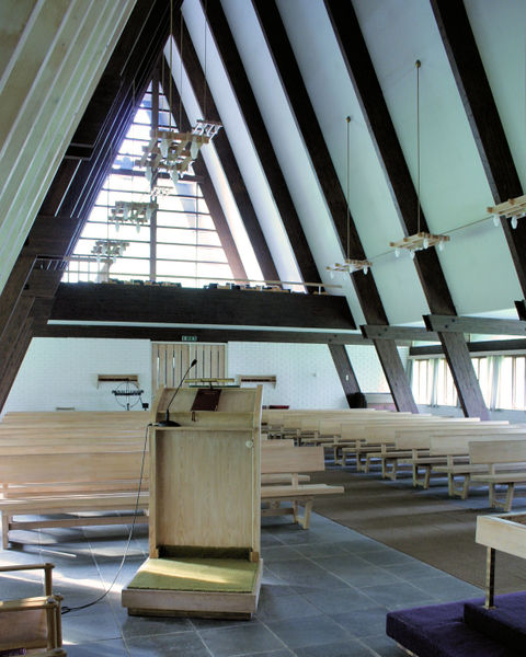 Fil:Tyssedal kyrkje, interiør mot sørvest, AMH 2008.jpg