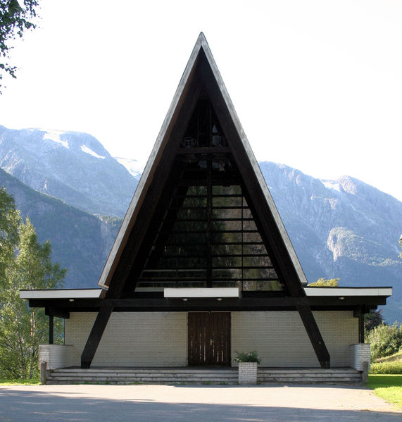 Fil:Tyssedal kyrkje frå sør, AMH 2008.jpg