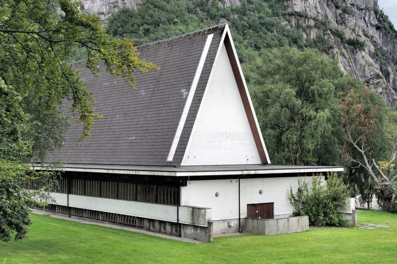 Fil:Tyssedal kyrkje sett frå nordaust, AMH 2008.jpg