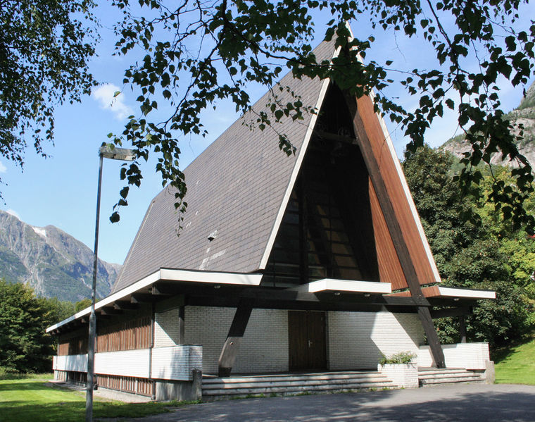 Fil:Tyssedal kyrkje sett frå sørvest, AMH 2008.jpg