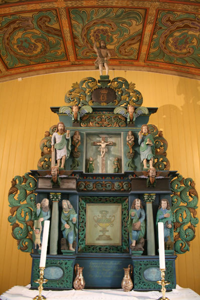 Fil:Udenes kirke Alterbilde.jpg