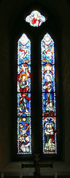 Fil:Ullensvang, glasmåleri i koret 2 AMH 2005.jpg