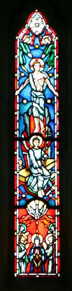 Fil:Ullensvang, glasmåleri i koret AMH 2005.jpg