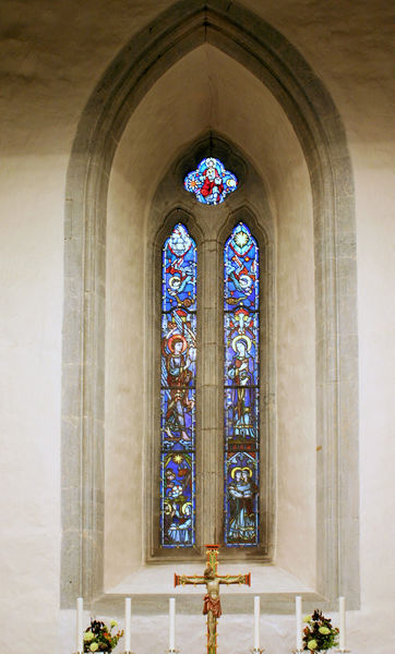 Fil:Ullensvang, grindverksvindauge aust i koret innvendes AMH 2005.jpg