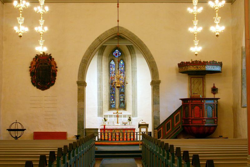 Fil:Ullensvang, interiør mot aust AMH 2005.jpg