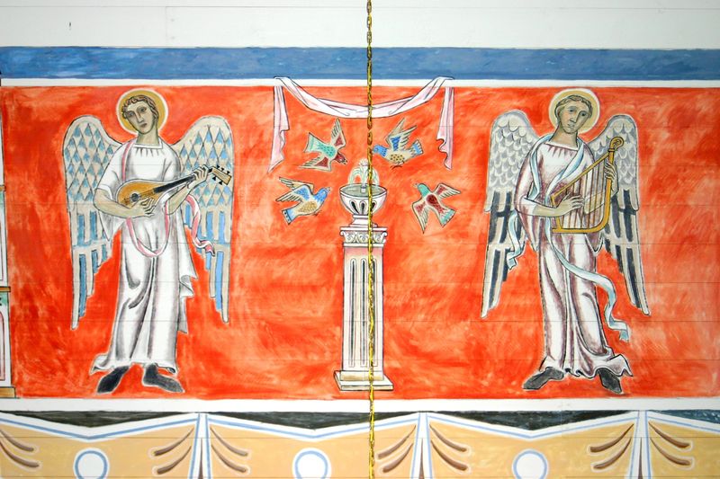 Fil:Ullensvang, interiørmåleri på himlinga over galleriet AMH 2005.jpg