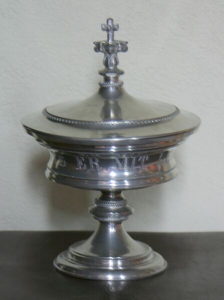 Fil:Ullensvang, rituelle kar oblatøskje AMH 2005.jpg