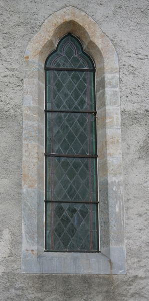 Fil:Ullensvang, vindauge vest i nordmuren AMH 2005.jpg