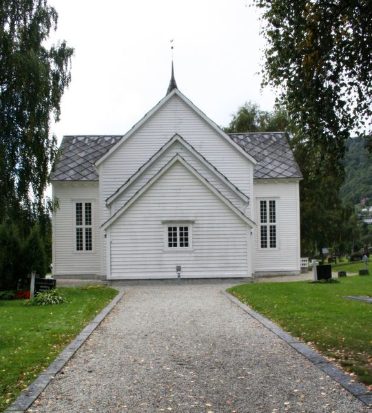 Fil:Ulvik, austfasade, AMH 2006.jpg