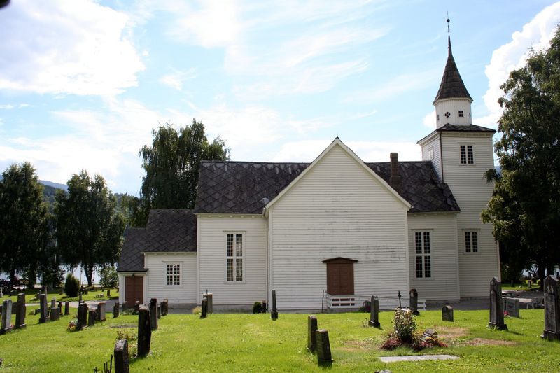 Fil:Ulvik, nordfasade, AMH 2006.jpg