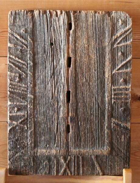 Fil:Ulvik, solur, AMH 2006.jpg