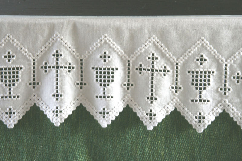 Fil:Undredal kyrkje, altarduk, AMH 2011.jpg