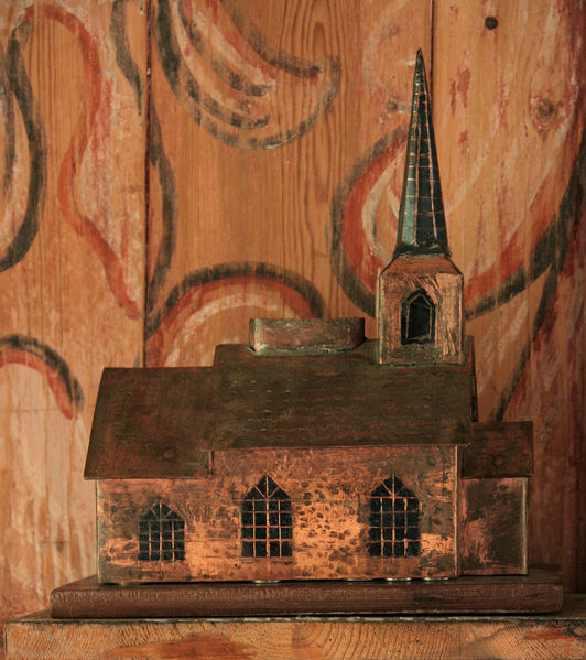 Fil:Undredal kyrkje, kyrkjebøsse, AMH 2011.jpg