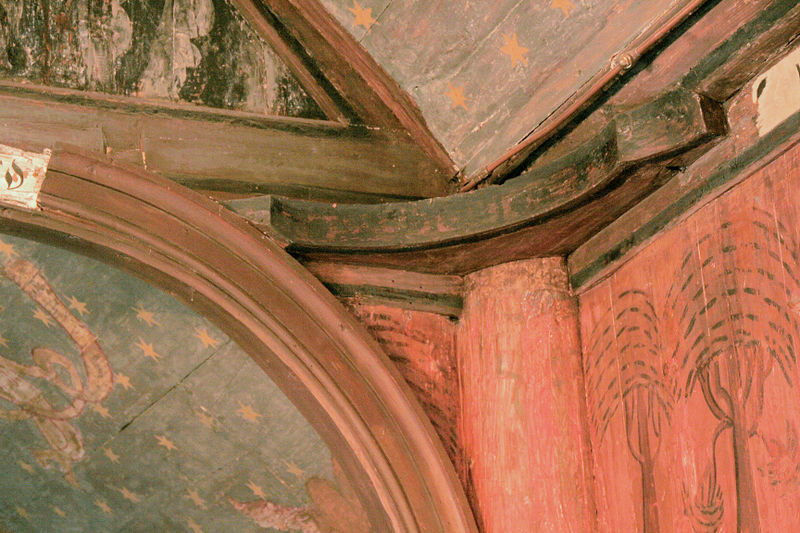 Fil:Undredal kyrkje, søraustre hjørne, AMH 2011.jpg