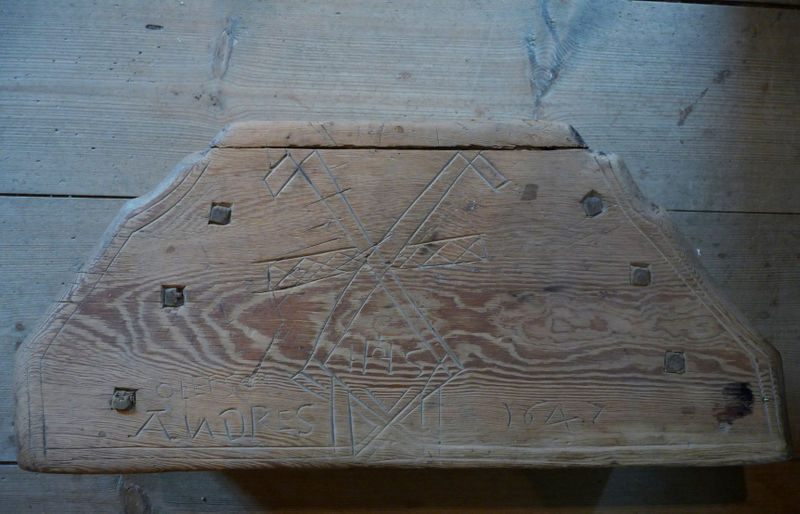 Fil:Undredal kyrkje kneleskammel EA2011.jpg