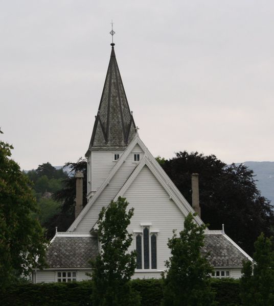 Fil:Utne eksteriør frå aust, AMH 2006.jpg