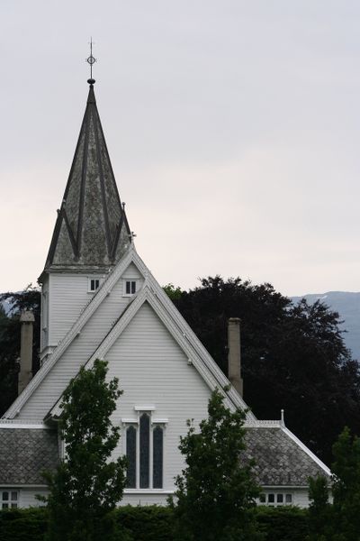 Fil:Utne eksteriør frå aust 2, AMH 2006.jpg