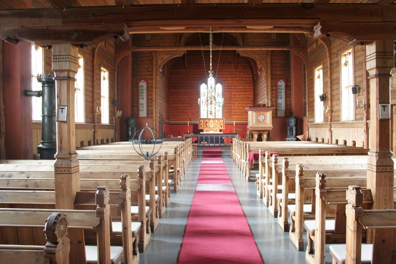 Fil:Utne interiør mot aust, AMH 2006.jpg