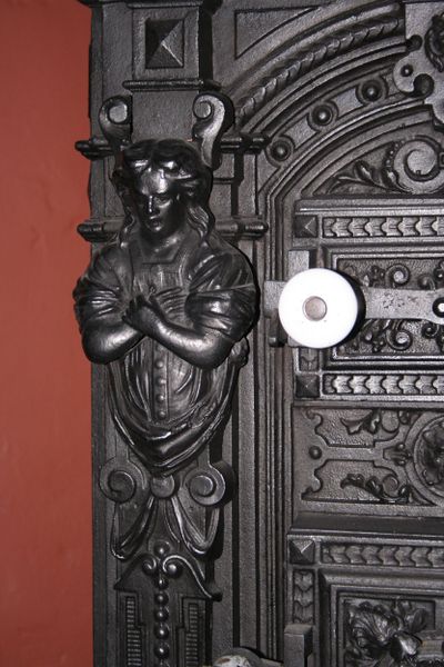 Fil:Utne jarnomn aust i skipet detalj,AMH 2006.jpg