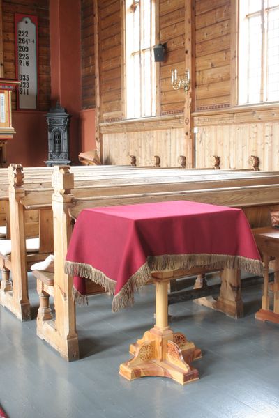 Fil:Utne monter til bibel, AMH 2006.jpg