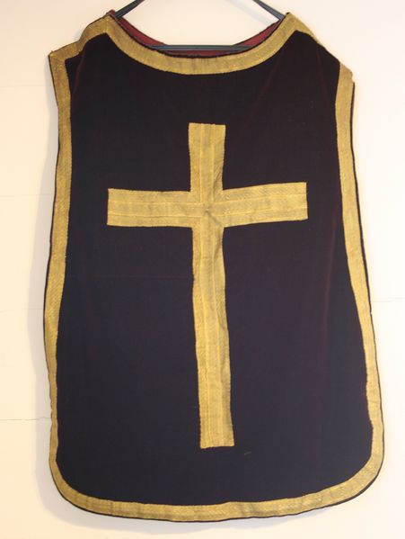 Fil:Utne parament messehakel a ryggside, AMH 2006.jpg