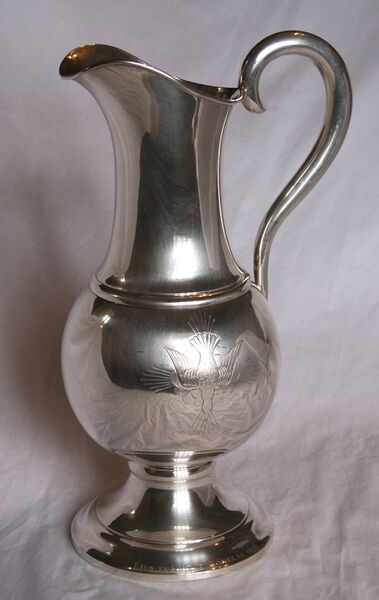 Fil:Utne rituelle kar kanne, AMH 2006.jpg