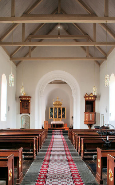 Fil:Vaksdal kyrkje, interiør mot aust, AMH 2008.jpg