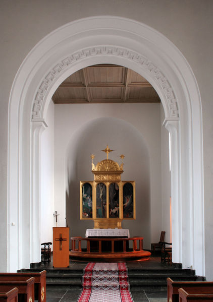 Fil:Vaksdal kyrkje, korbogen, AMH 2008.jpg