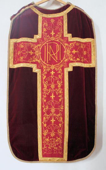 Fil:Vaksdal kyrkje, raud messehakel ryggside, AMH 2008.jpg