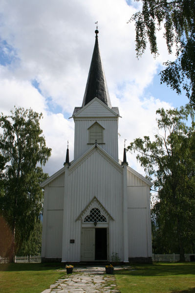 Fil:Veggli kirke Fasade 1.jpg