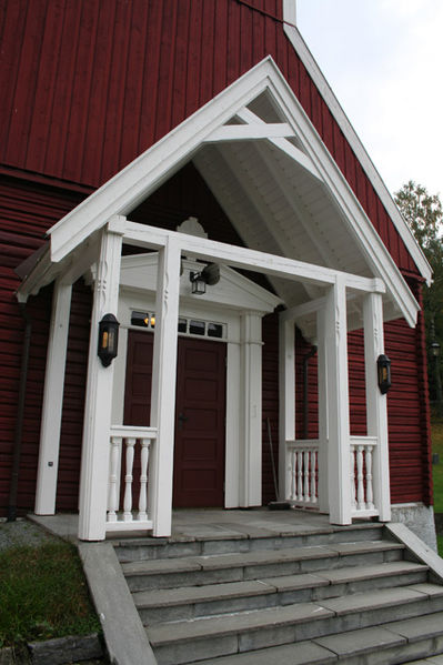 Fil:Veikåker kapell Hovedinngang.jpg