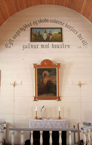 Fil:Veitastrond kapell, altarpartiet, AMH 2011.jpg