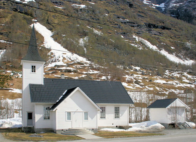 Fil:Veitastrondi kapell, vestfasade, AMH 2011.jpg