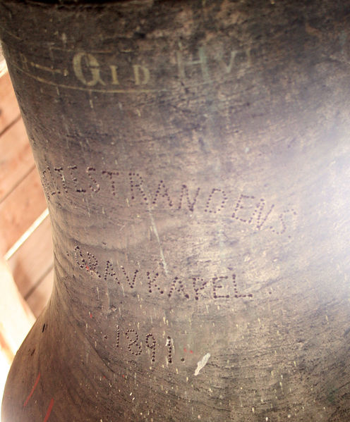 Fil:Veitestrandens gravkapell 1891, AMH 2011.jpg