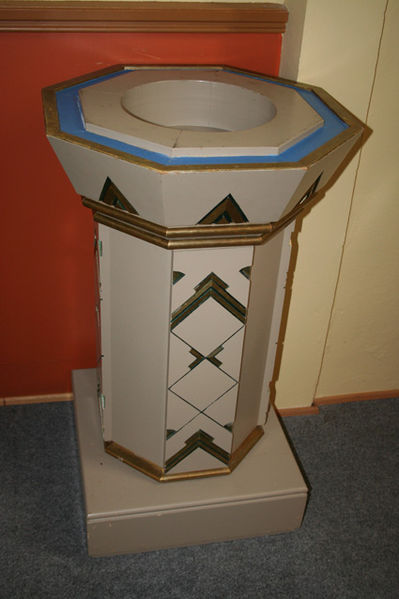 Fil:Vestre Spone kirke Døpefonten 1.jpg