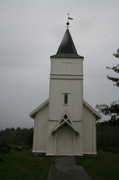 Fil:Vestre Spone kirke Fasade 1.jpg