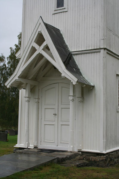 Fil:Vestre Spone kirke Hovedinngang.jpg