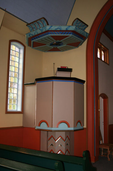 Fil:Vestre Spone kirke Prekestolen 1.jpg