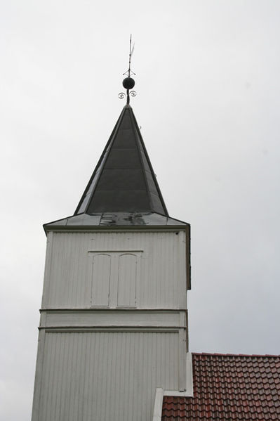 Fil:Vestre Spone kirke Tårn.jpg