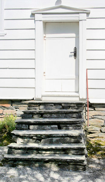 Fil:Vikøy, sørinngangen, AMH 2007.jpg